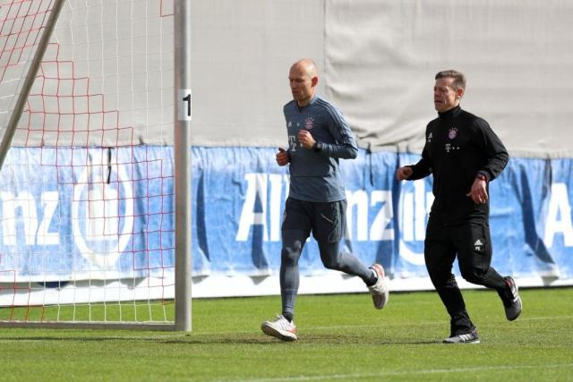 示了截然不 示了截然不