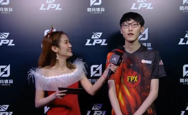 巴萨大巴现身首尔街头，大邱FC迎战西甲豪门